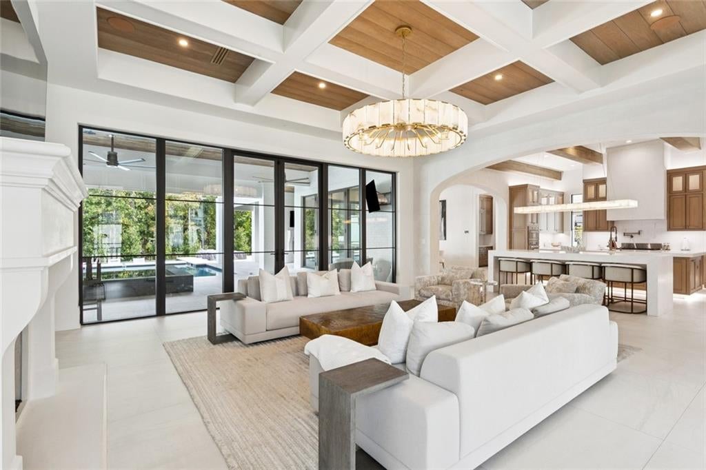 4 CRYSTAL LAKE Lane