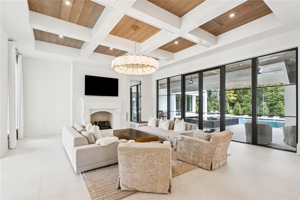 4 CRYSTAL LAKE Lane