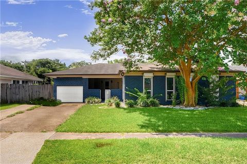 1832 FAITH Place Gretna LA 70056