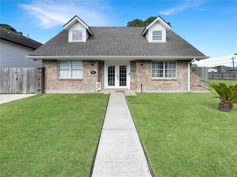 8413 GALLEON Drive Chalmette LA 70043