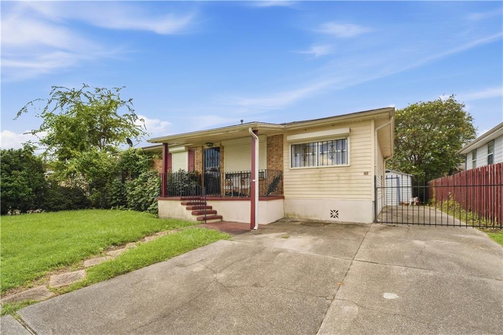 2089 LINCOLNSHIRE Drive