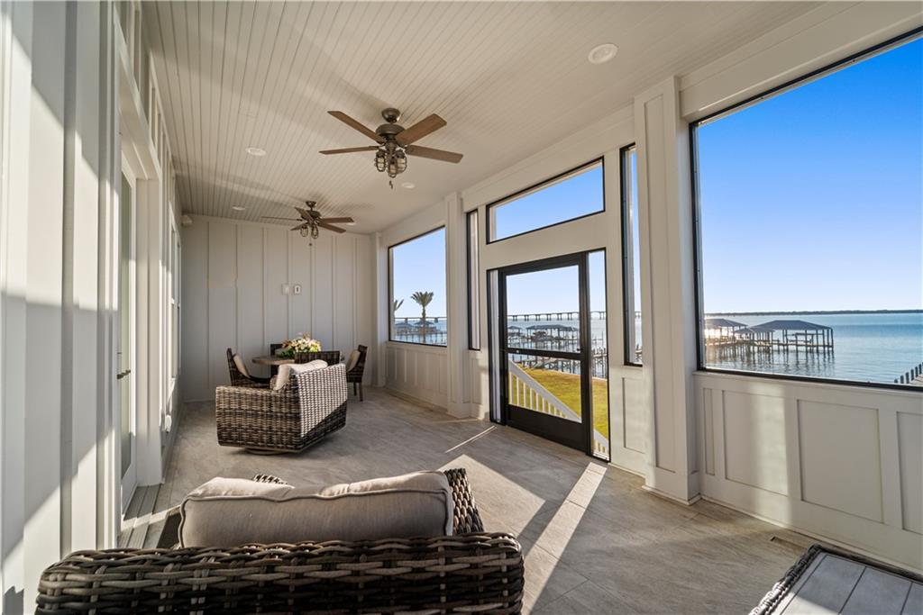 527 SANDY HOOK Drive