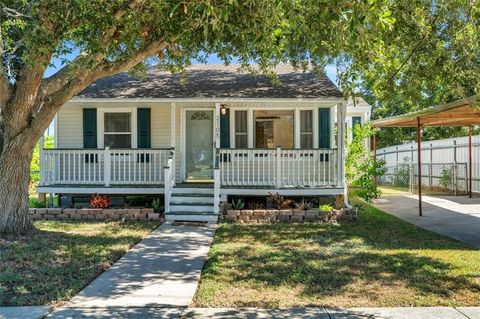 2105 CENTER Street Arabi LA 70032