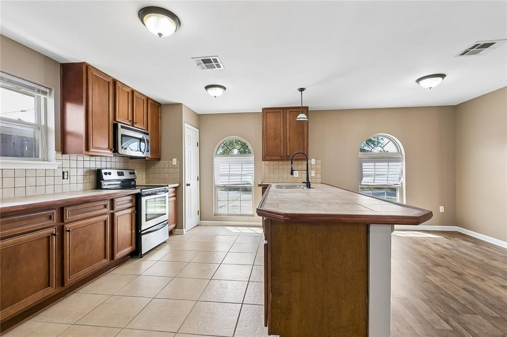 2404 MERAUX Lane