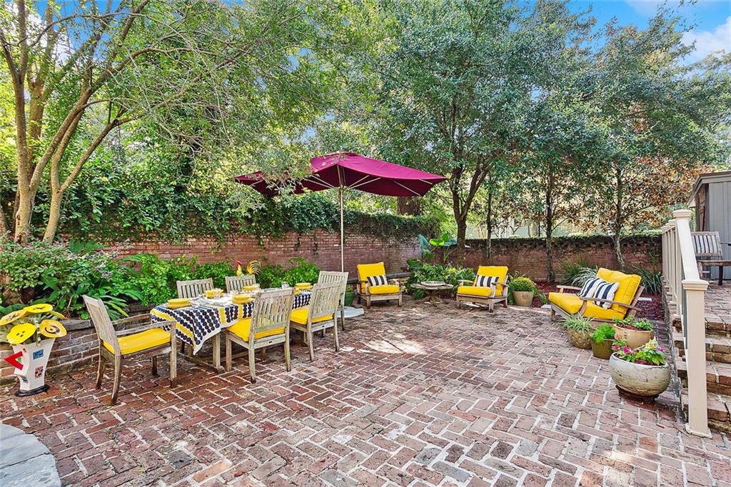 New Orleans, Louisiana 70115, United States, 5 Bedrooms Bedrooms, ,6 BathroomsBathrooms,Residential,Pending,70142