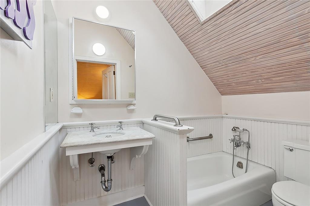 New Orleans, Louisiana 70115, United States, 5 Bedrooms Bedrooms, ,6 BathroomsBathrooms,Residential,Pending,70142