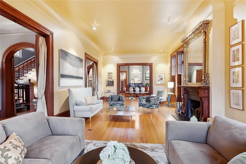 New Orleans, Louisiana 70115, United States, 5 Bedrooms Bedrooms, ,6 BathroomsBathrooms,Residential,Pending,70142