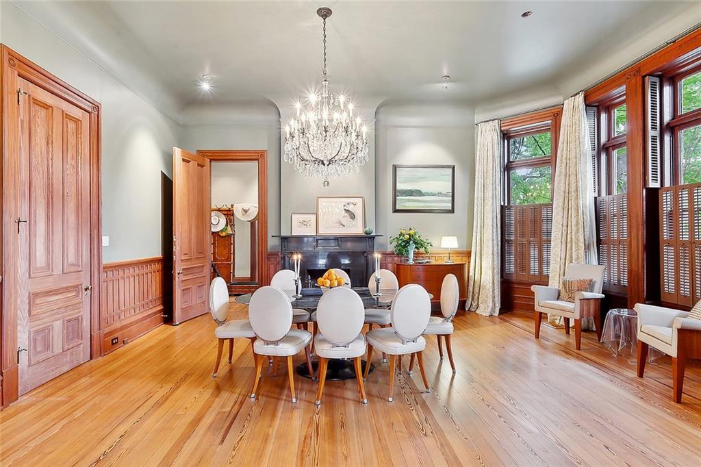 New Orleans, Louisiana 70115, United States, 5 Bedrooms Bedrooms, ,6 BathroomsBathrooms,Residential,Pending,70142