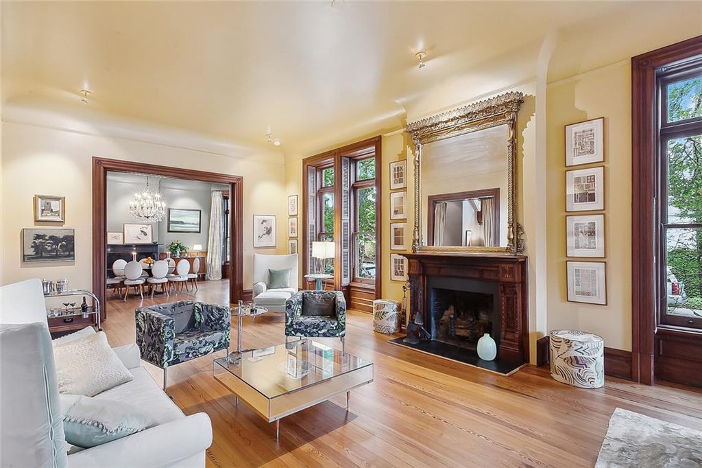 New Orleans, Louisiana 70115, United States, 5 Bedrooms Bedrooms, ,6 BathroomsBathrooms,Residential,Pending,70142