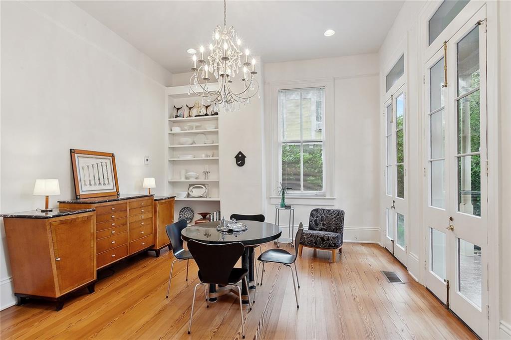 New Orleans, Louisiana 70115, United States, 5 Bedrooms Bedrooms, ,6 BathroomsBathrooms,Residential,Pending,70142