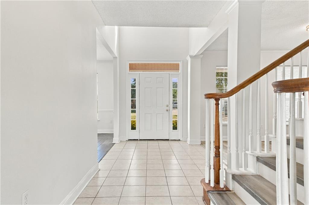 768 LAKEVIEW Lane