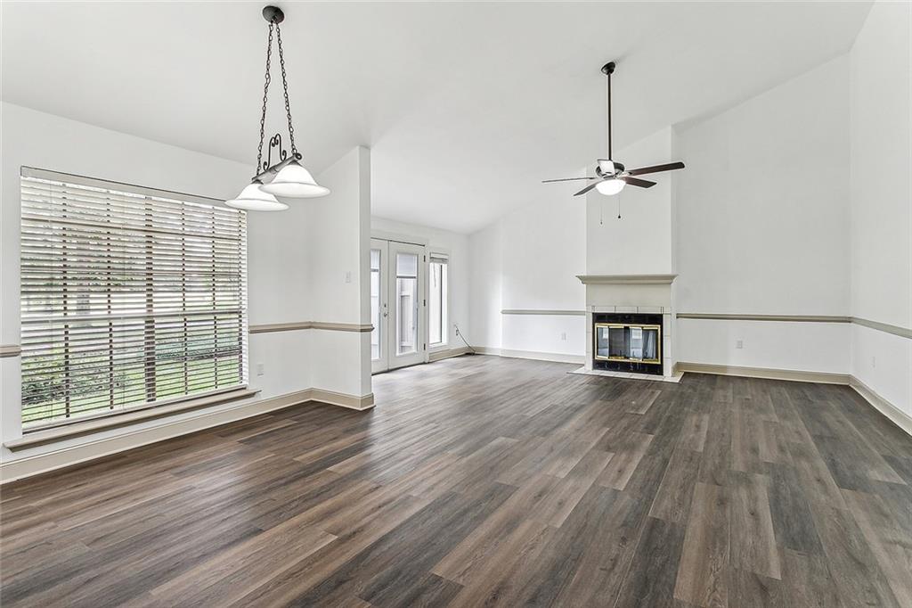 32 S COURT VILLA Drive 32