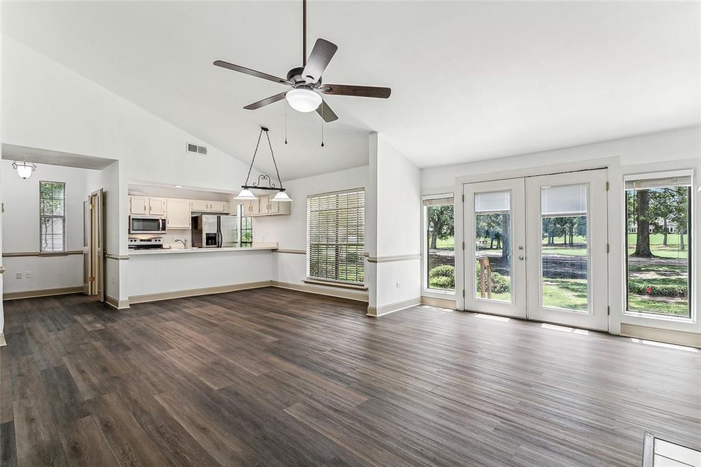 32 S COURT VILLA Drive 32