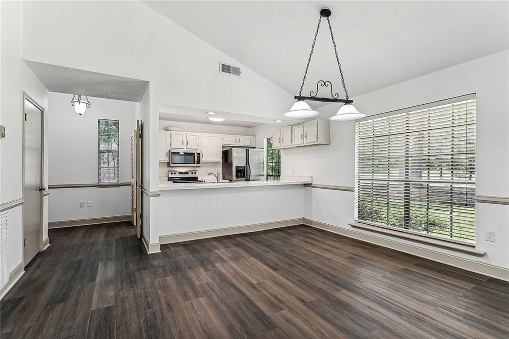 32 S COURT VILLA Drive 32