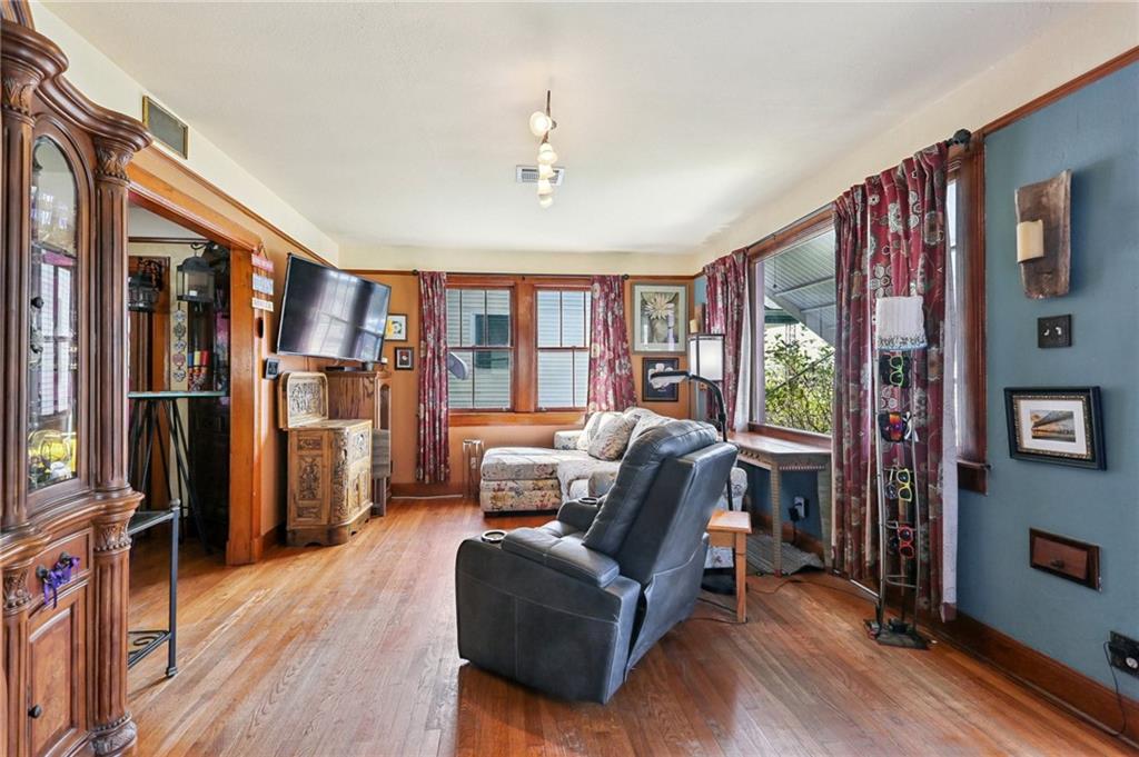 2034 EVERGREEN Avenue