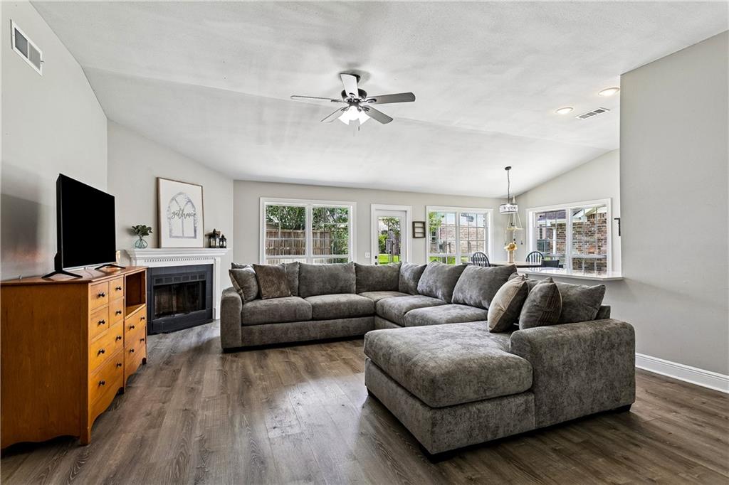 319 OAKLEY Lane