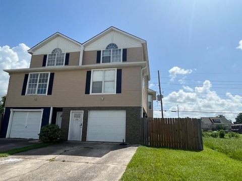 67 CARRIAGE Lane B Destrehan LA 70047