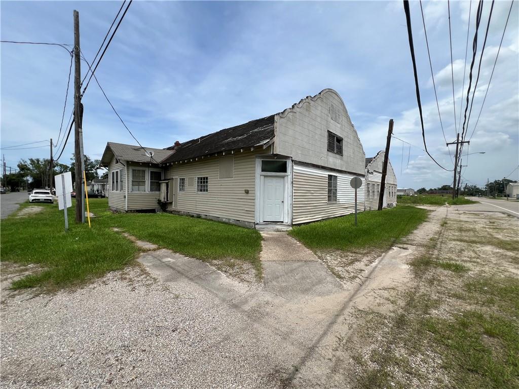 300 FARRAR Avenue