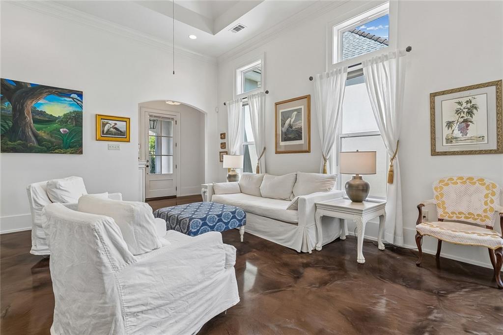 725 S CORNICHE DU LAC Street