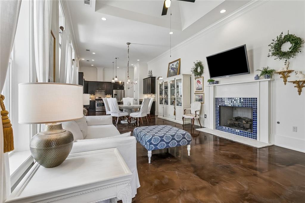 725 S CORNICHE DU LAC Street