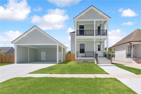 900 PERRIN Drive Arabi LA 70032