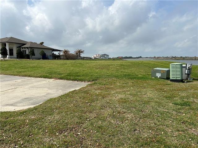 S LAKESHORE Boulevard