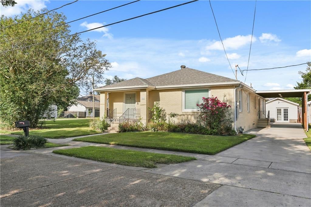 904 LEBEAU Street