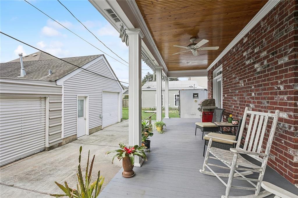 205 W MAPLE RIDGE Drive