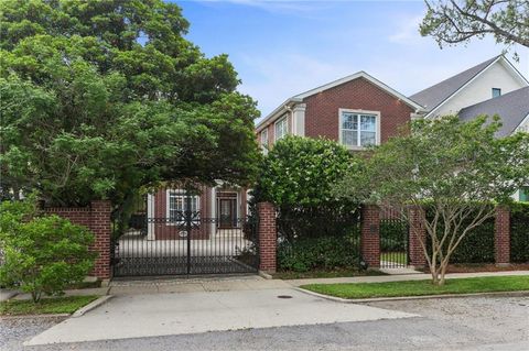 Photo of 400 HAY Place, New Orleans, LA 70124 (MLS # 2554101)