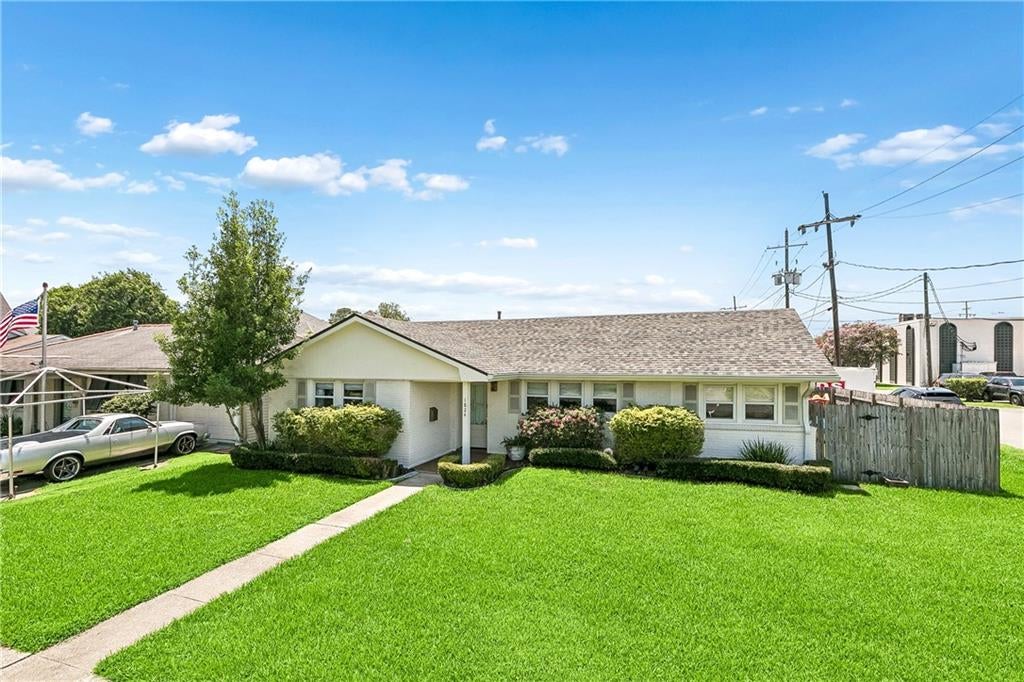 1824 RIDGELAKE Drive