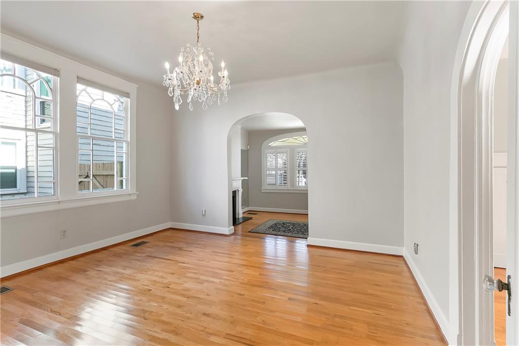 4210 VINCENNES Place