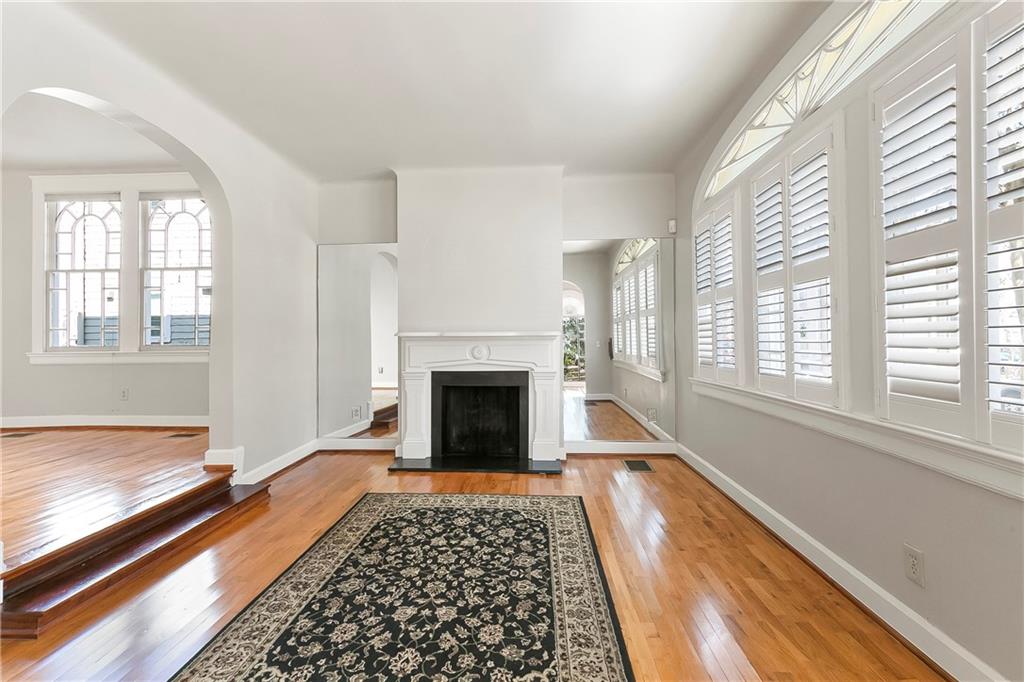 4210 VINCENNES Place