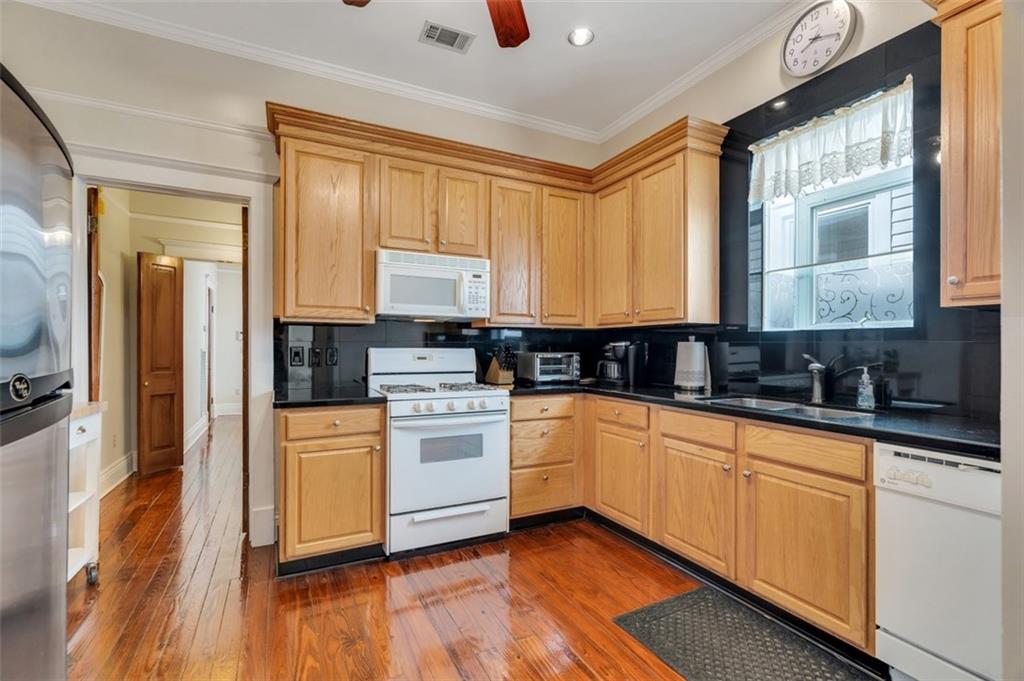 New Orleans, Louisiana 70118, United States, 4 Bedrooms Bedrooms, ,2 BathroomsBathrooms,Residential,Pending,69809