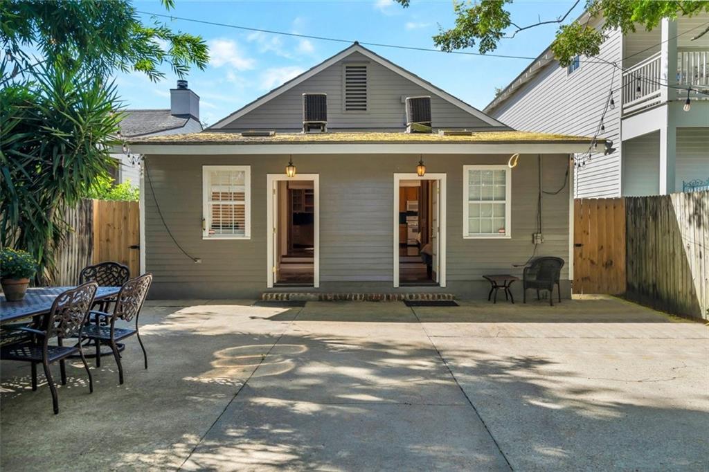 New Orleans, Louisiana 70118, United States, 4 Bedrooms Bedrooms, ,2 BathroomsBathrooms,Residential,Pending,69809
