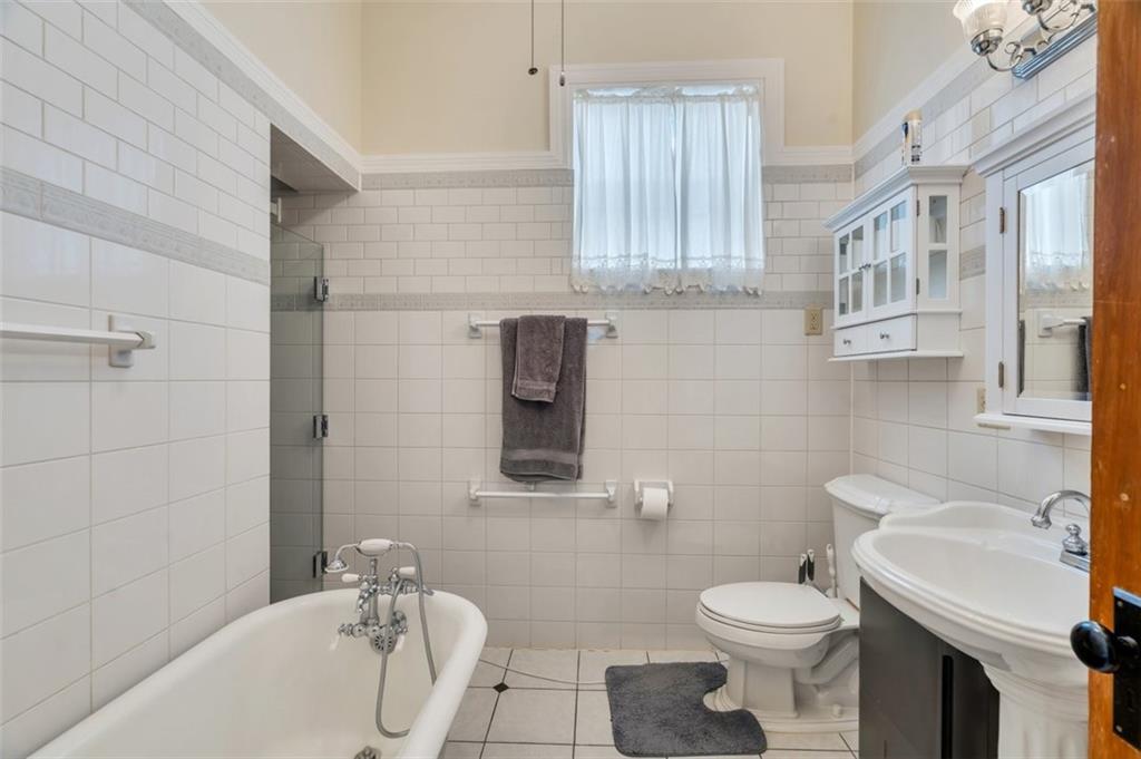 New Orleans, Louisiana 70118, United States, 4 Bedrooms Bedrooms, ,2 BathroomsBathrooms,Residential,Pending,69809