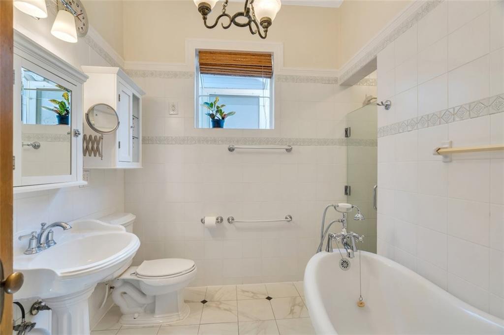 New Orleans, Louisiana 70118, United States, 4 Bedrooms Bedrooms, ,2 BathroomsBathrooms,Residential,Pending,69809