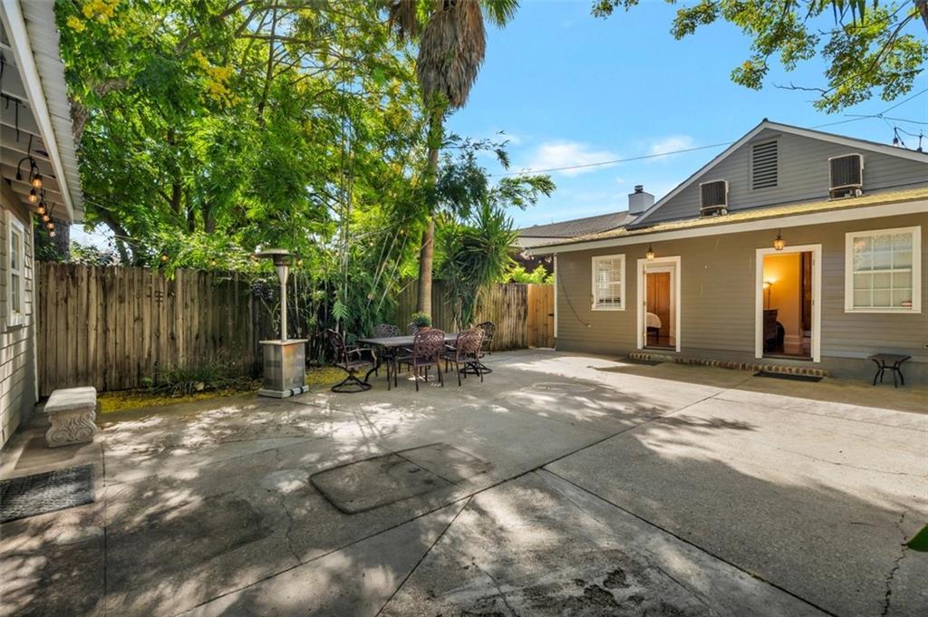 New Orleans, Louisiana 70118, United States, 4 Bedrooms Bedrooms, ,2 BathroomsBathrooms,Residential,Pending,69809