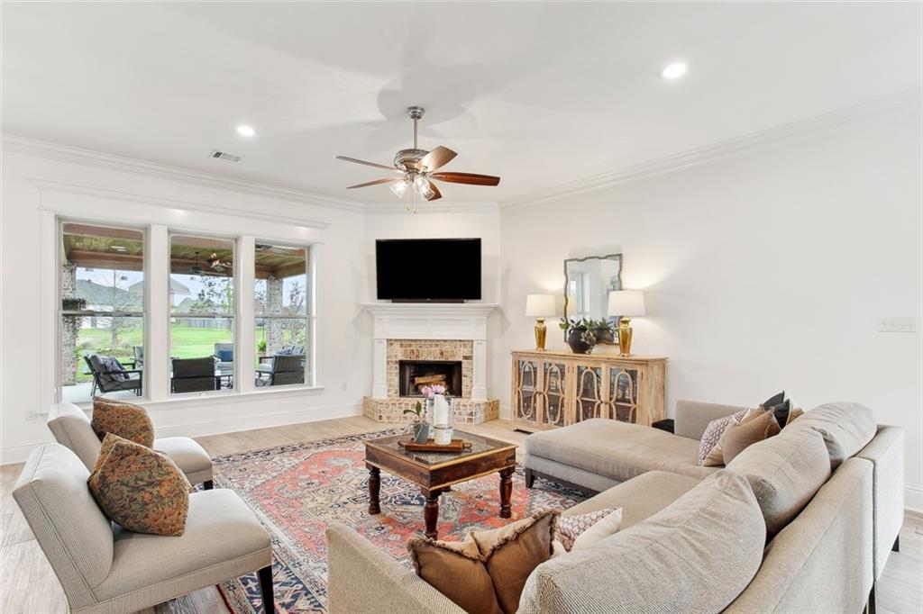 1092 CYPRESS CROSSING Drive
