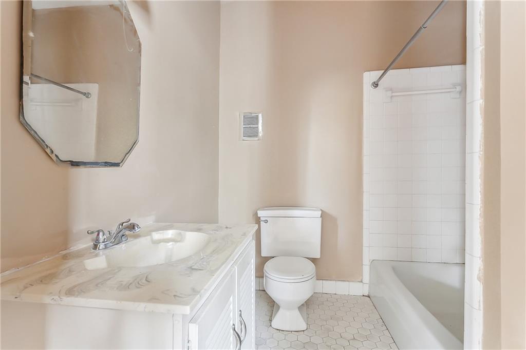 New Orleans, Louisiana 70115, United States, 4 Bedrooms Bedrooms, ,3 BathroomsBathrooms,Residential,Active,66032