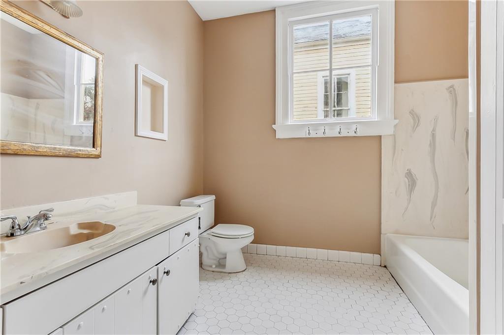 New Orleans, Louisiana 70115, United States, 4 Bedrooms Bedrooms, ,3 BathroomsBathrooms,Residential,Active,66032