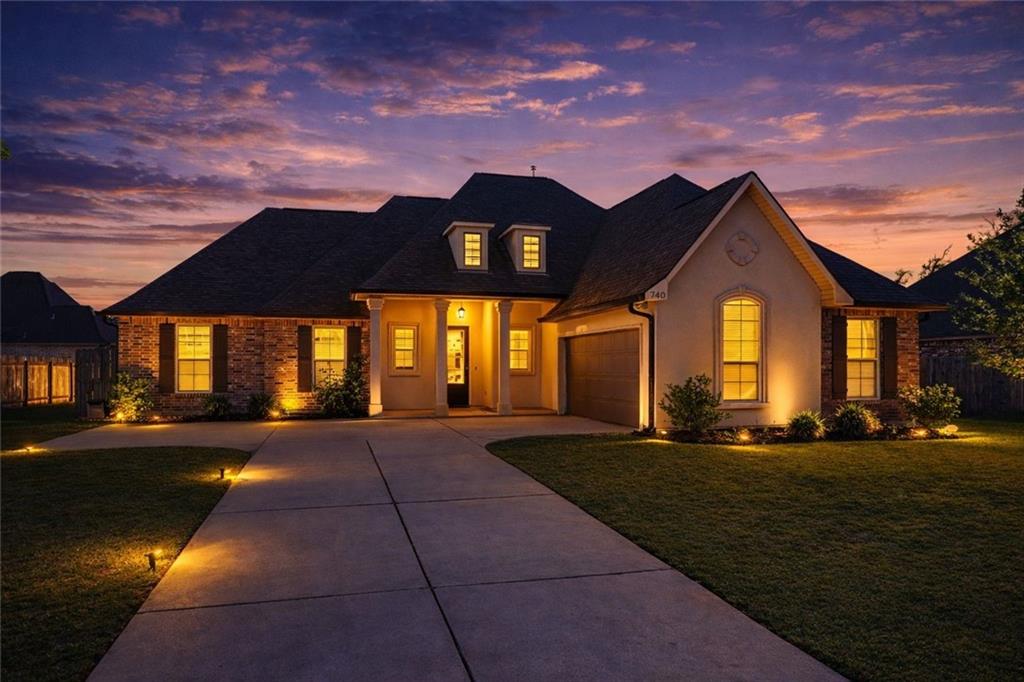 740 ENGLISH OAK Drive