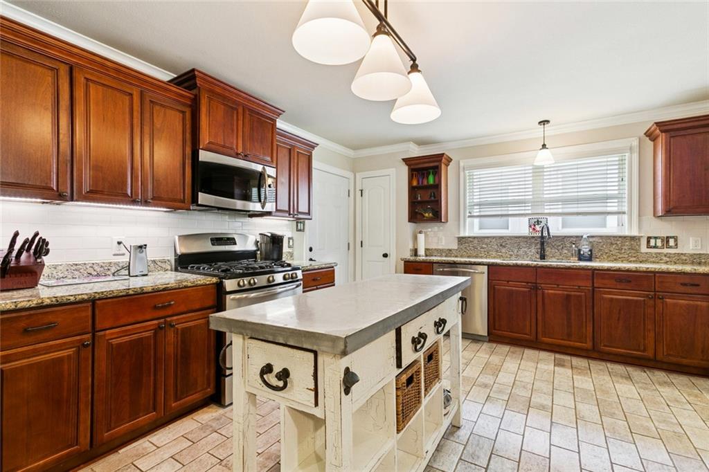 6423 CANAL Boulevard