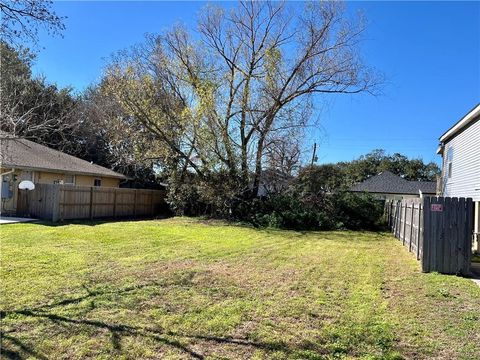 6614 PAULINE Drive New Orleans LA 70126