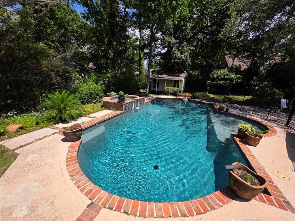 914 BEAU CHENE Drive