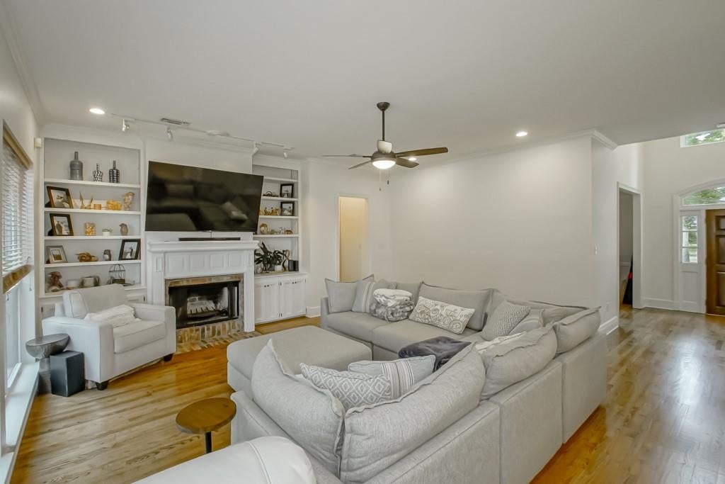 8004 ELIZABETH Lane