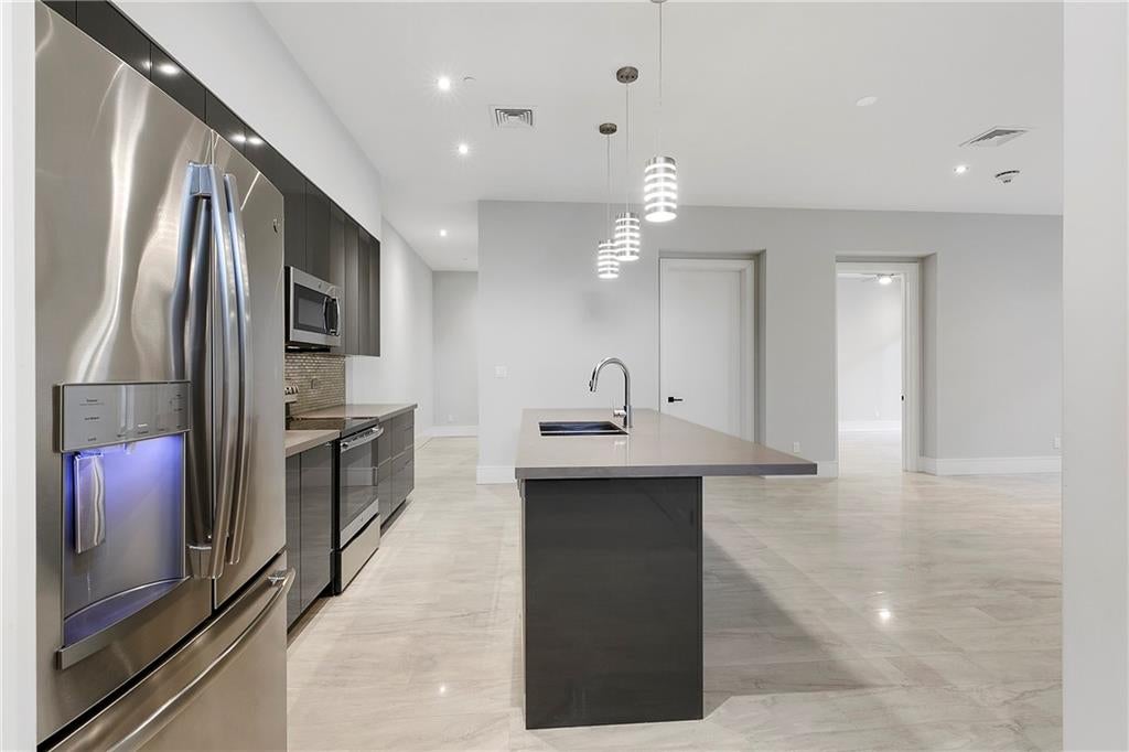 917 CONTI Street 201