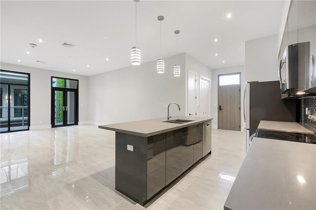 917 CONTI Street 201