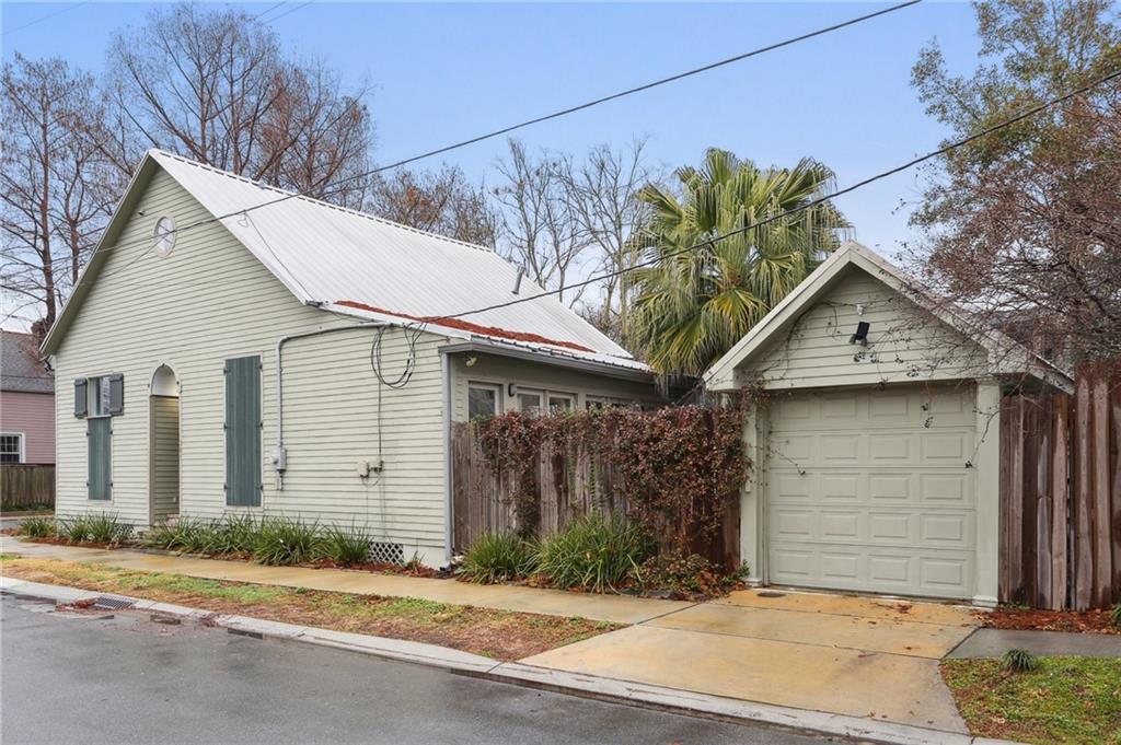 301 BURDETTE Street