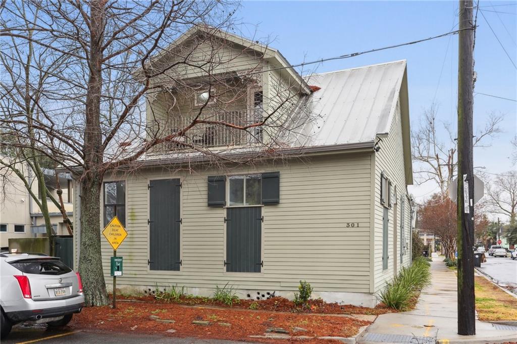 301 BURDETTE Street