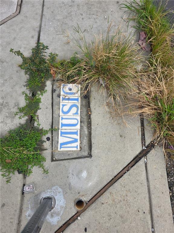 2433-25 ST. CLAUDE Avenue